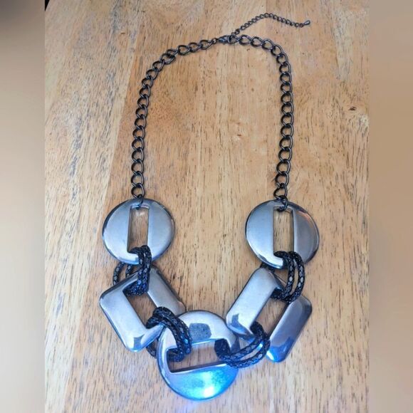 $5 Item! Chunky Silver and Gunmetal Costume Chain Necklace - Picture 3 of 12